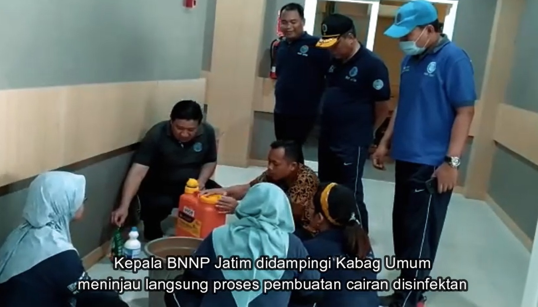 Video Produksi Disenfektan untuk Penyemprotan Internal Kantor Video Produksi Disenfektan untuk Penyemprotan Internal Kantor