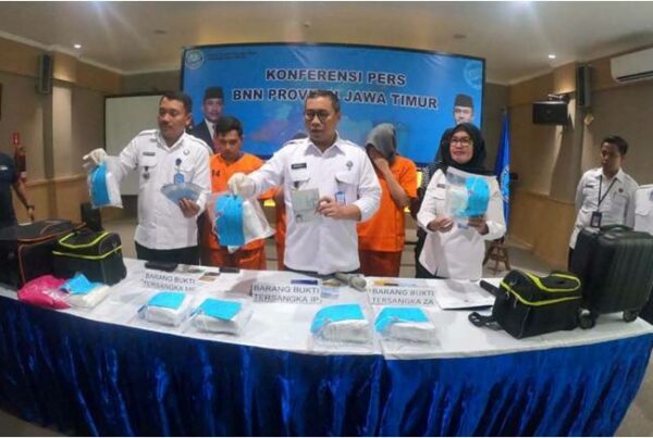 Press Release Ungkap Jaringan Narkotika Jenis Sabu-Sabu seberat 8,15 Kilo Gram dari 3 Tersangka Press Release Ungkap Jaringan Narkotika Jenis Sabu-Sabu seberat 8,15 Kilo Gram dari 3 Tersangka
