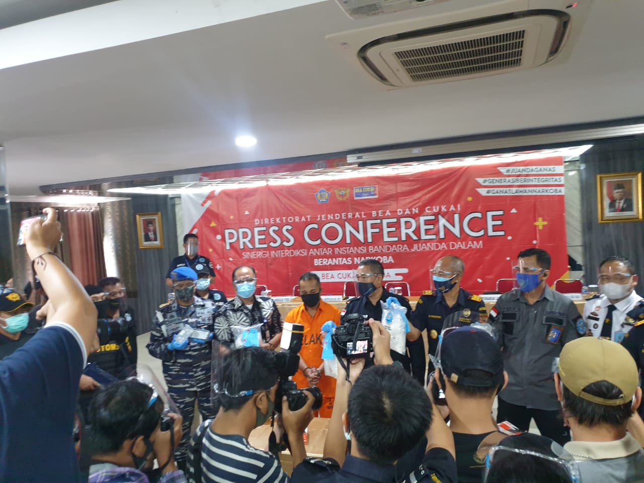 Sinergi Interdiksi Antar Instansi Bandara Juanda Memberantas Narkotika Sinergi Interdiksi Antar Instansi Bandara Juanda Memberantas Narkotika