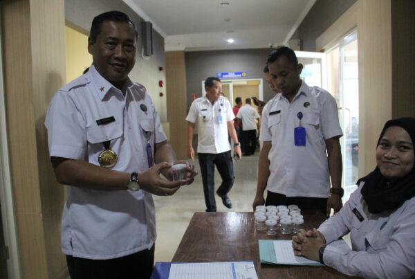 Tingkatkan Pengawasan Internal, Puluhan Anggota BNNP Jatim dites Urine Mendadak