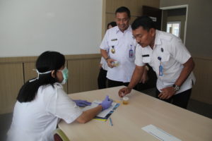 Tingkatkan Pengawasan Internal, Puluhan Anggota BNNP Jatim dites Urine Mendadak