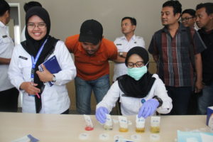 Tingkatkan Pengawasan Internal, Puluhan Anggota BNNP Jatim dites Urine Mendadak