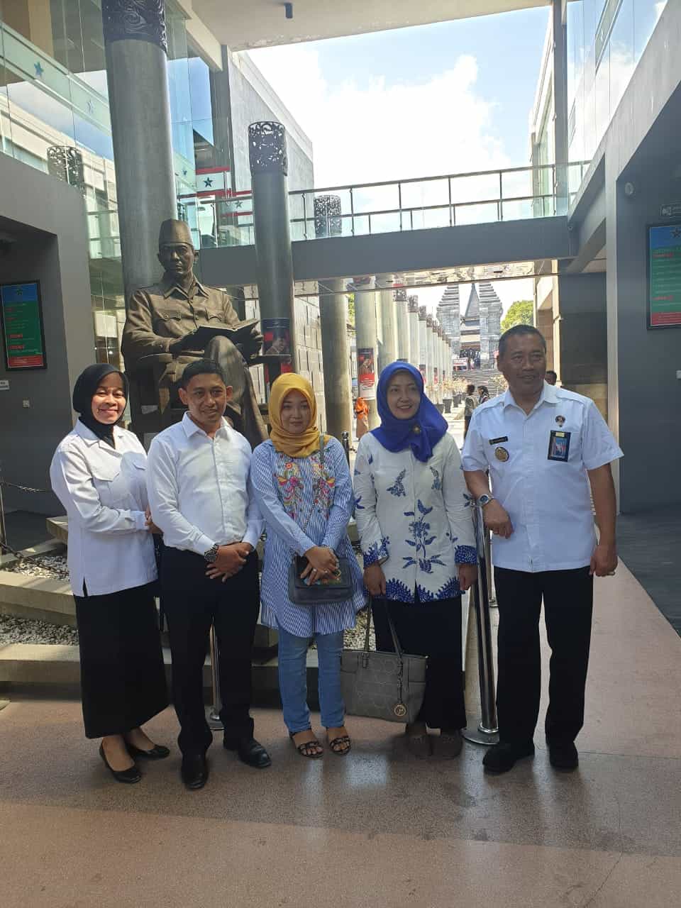 ZIARAH MAKAM BUNG KARNO