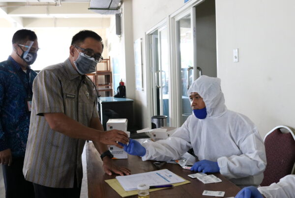 Perkuat Komitmen Pemberantasan Narkotika, Kepala BNNP JATIM Tes Urine Dadakan Seluruh Personel Perkuat Komitmen Pemberantasan Narkotika, Kepala BNNP JATIM Tes Urine Dadakan Seluruh Personel