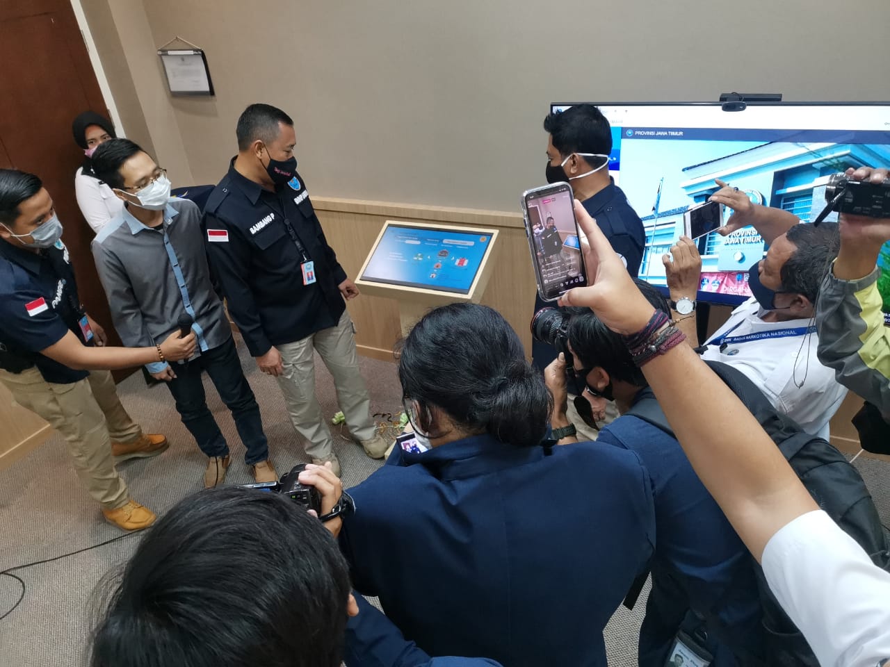 BNNP Jawa Timur melaunching dua terobosan baru dalam meningkatkan kualitas dan kinerja BNNP Jawa Timur melaunching dua terobosan baru dalam meningkatkan kualitas dan kinerja