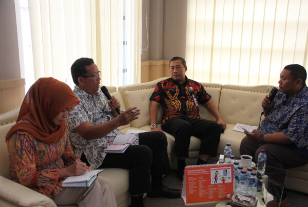 KUNJUNGAN KE RADIO SUARA SURABAYA