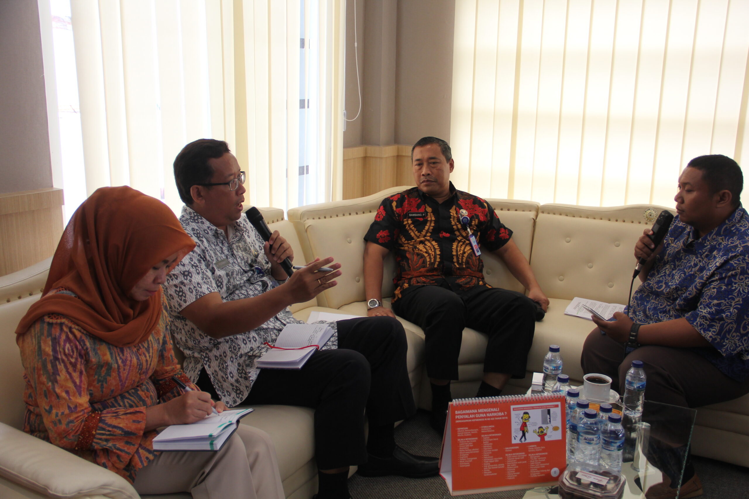 KUNJUNGAN KE RADIO SUARA SURABAYA KUNJUNGAN KE RADIO SUARA SURABAYA