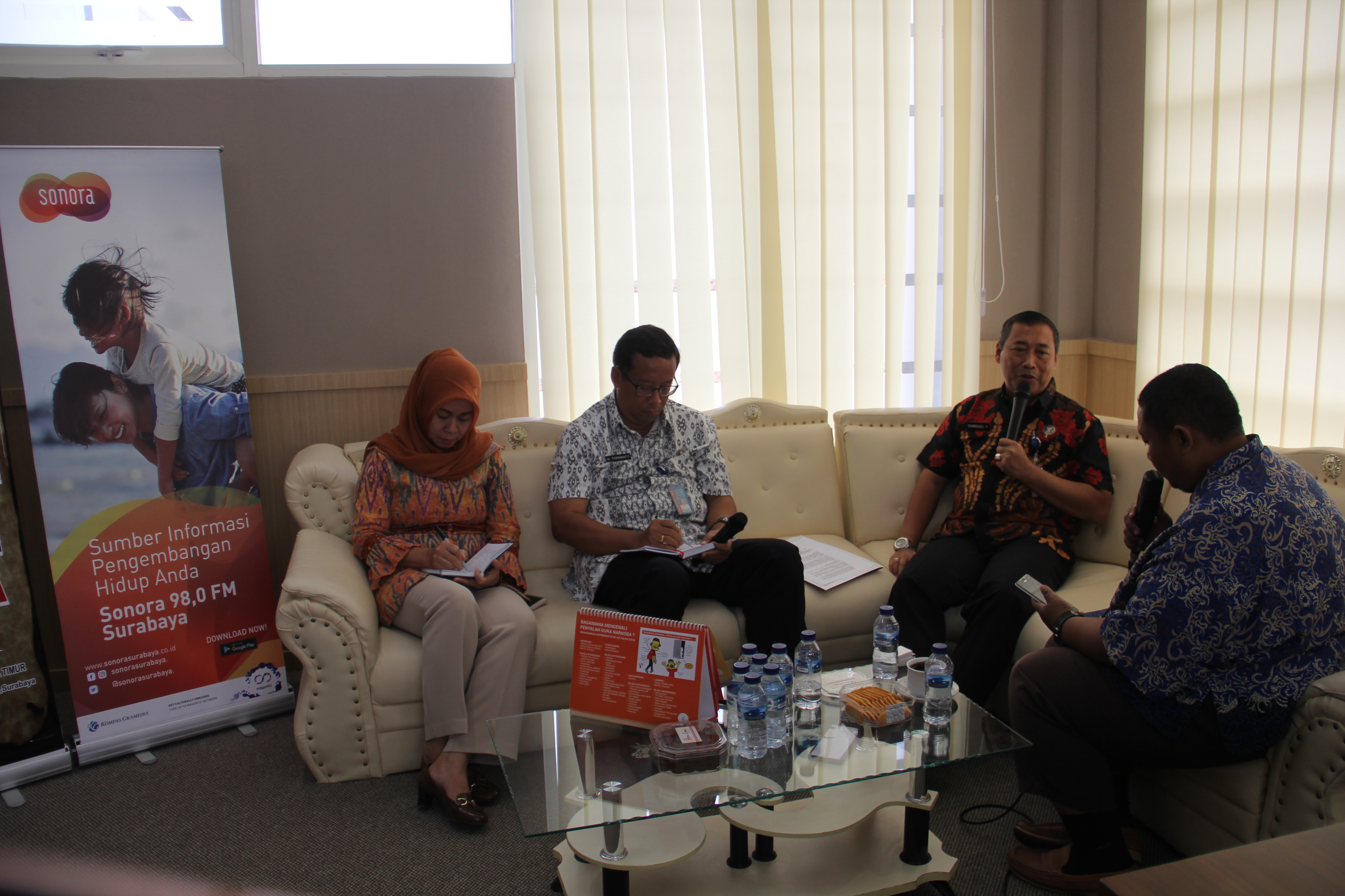 KUNJUNGAN KE RADIO SUARA SURABAYA