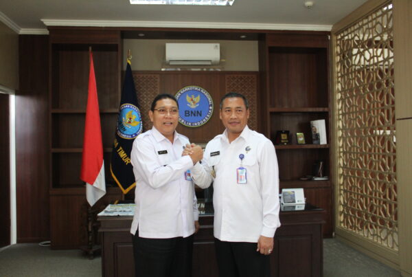 MENERIMA KUNJUNGAN KERJA KEPALA BNN PROVINSI PAPUA DI JAWA TIMUR