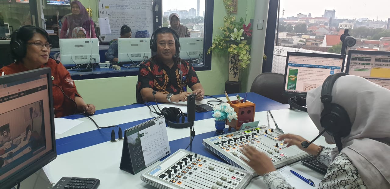 KUNJUNGAN KE RADIO SUARA SURABAYA