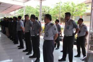21 Petugas Lapas Narkotika Kelas IIA Pamekasan dan 40 Warga Binaan di Tes Urine dinyatakan Negatif 21 Petugas Lapas Narkotika Kelas IIA Pamekasan dan 40 Warga Binaan di Tes Urine dinyatakan Negatif