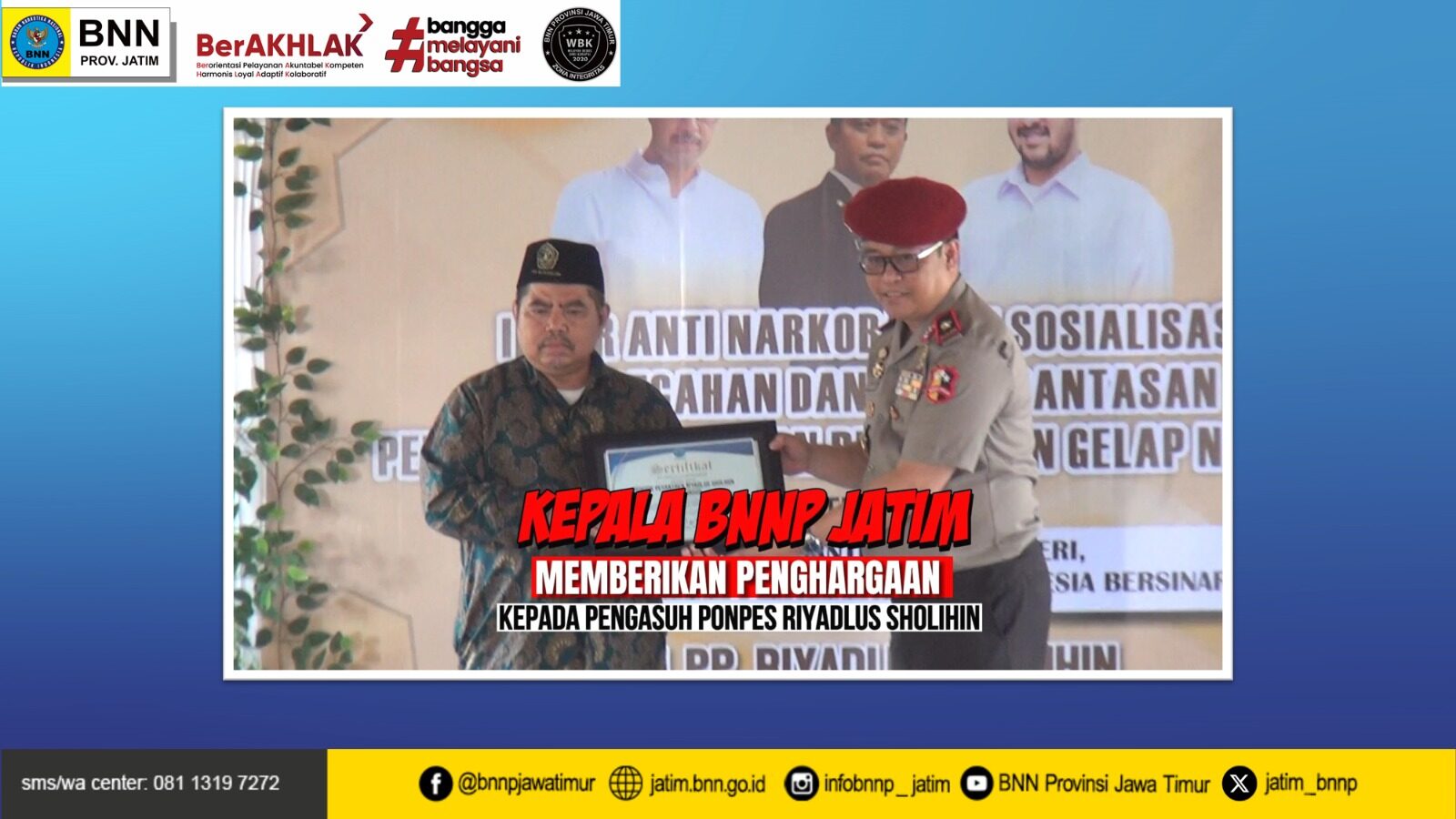 Kepala BNNP JATIM Memberikan Penghargaan Kepada Pengasuh Ponpes Riyadlus Sholihin WhatsApp Image 2025 01 16 at 16.50.00